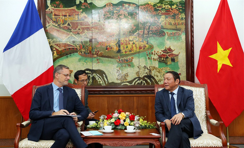 Bộ trưởng Nguyễn Văn Hùng tiếp Đại sứ Pháp.